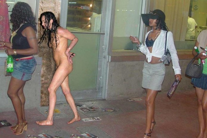 naked cuffed girl shopping