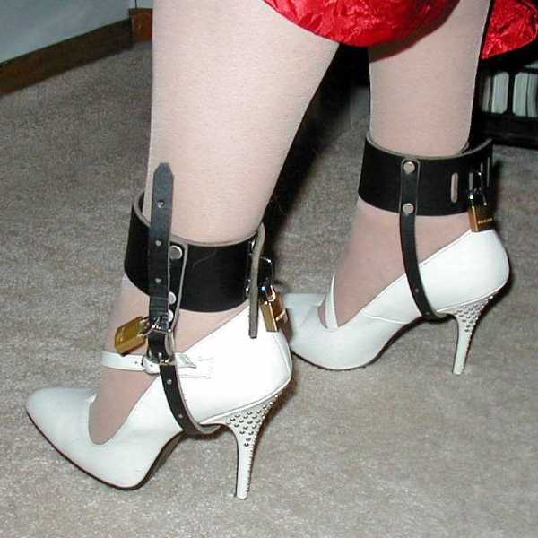 Submissive transvestite in high heels