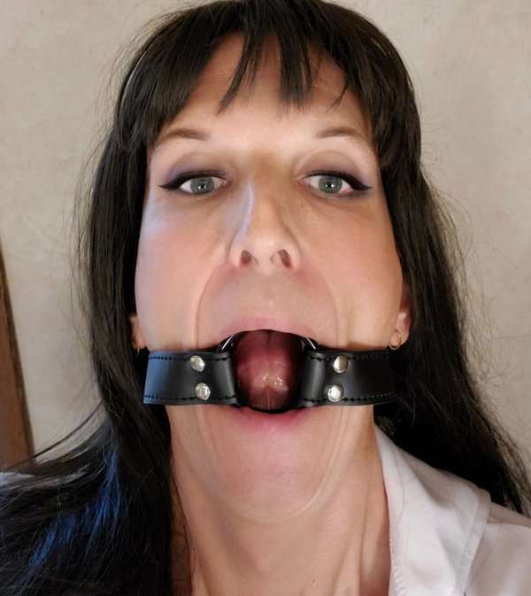 self ring gagged girl